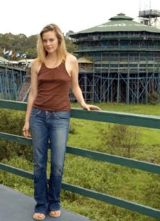 Alicia Silverstone feet photo thumbnail