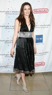 Alicia Silverstone feet photo thumbnail