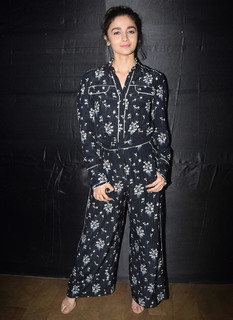 Alia Bhatt feet photo thumbnail