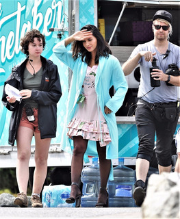 Olivia Munn feet photo thumbnail