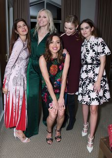 Aubrey Plaza feet photo thumbnail