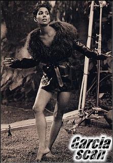 Halle Berry feet photo thumbnail