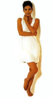 Halle Berry feet photo thumbnail