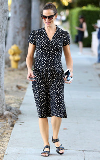 Jennifer Garner feet photo thumbnail