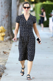 Jennifer Garner feet photo thumbnail
