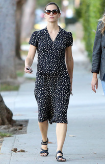 Jennifer Garner feet photo thumbnail