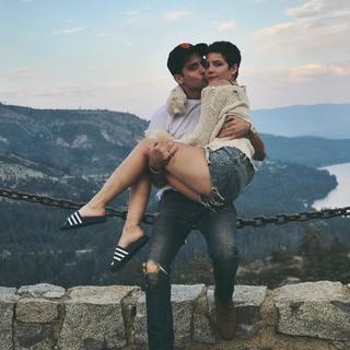 Halsey feet photo thumbnail