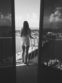 Vale Genta feet photo thumbnail
