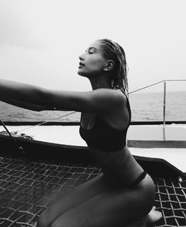Hailey Bieber feet photo thumbnail
