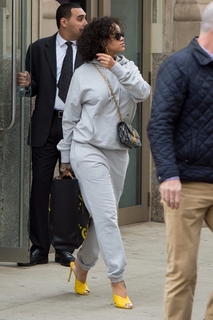 Rihanna feet photo thumbnail