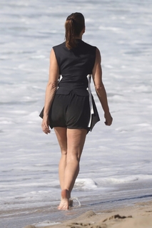 Cindy Crawford feet photo thumbnail