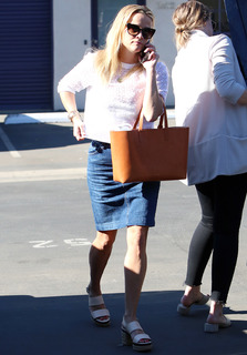 Reese Witherspoon feet photo thumbnail