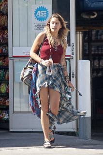 Paris Jackson feet photo thumbnail