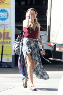 Paris Jackson feet photo thumbnail