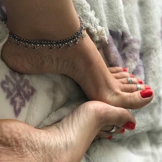 Karin Klemp feet photo thumbnail