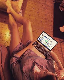 Lisa Snowdon feet photo thumbnail