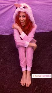 Debbie Gibson feet photo thumbnail