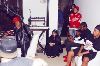 Rihanna feet photo thumbnail