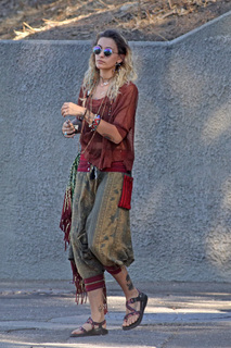 Paris Jackson feet photo thumbnail