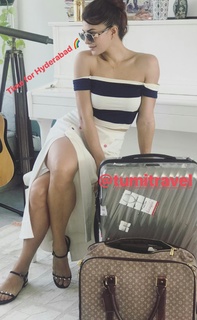 Jacqueline Fernandez feet photo thumbnail