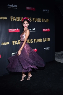 Izabel Goulart feet photo thumbnail