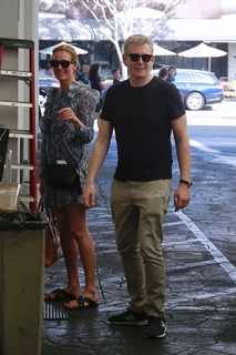 Cat Deeley feet photo thumbnail