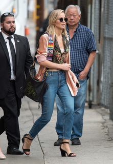 Jennifer Lawrence feet photo thumbnail