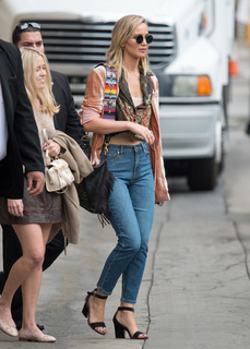Jennifer Lawrence feet photo thumbnail