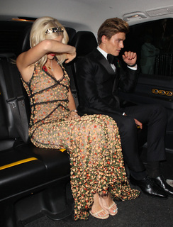 Pixie Lott feet photo thumbnail