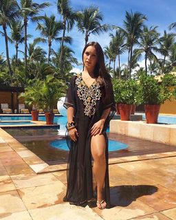 Carla Diaz feet photo thumbnail