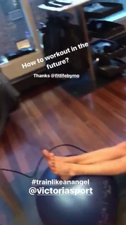 Elsa Hosk feet photo thumbnail