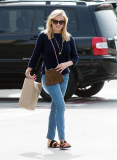 Reese Witherspoon feet photo thumbnail