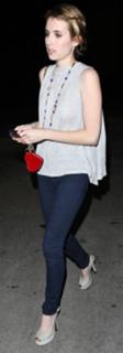 Emma Roberts feet photo thumbnail