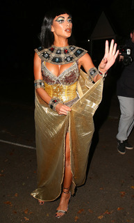 Nicole Scherzinger feet photo thumbnail