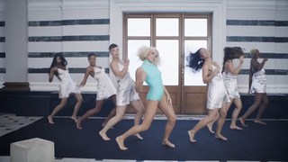 Pixie Lott feet photo thumbnail