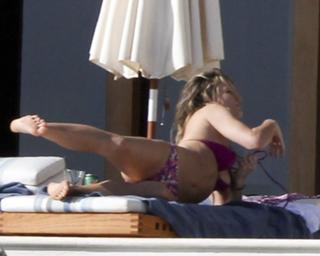 Molly Sims feet photo thumbnail
