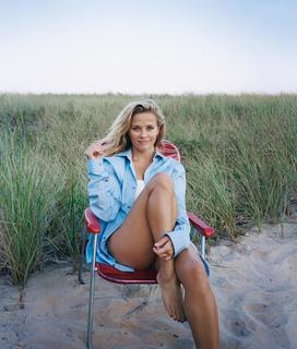 Reese Witherspoon feet photo thumbnail