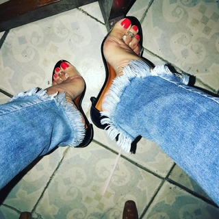 Karin Klemp feet photo thumbnail