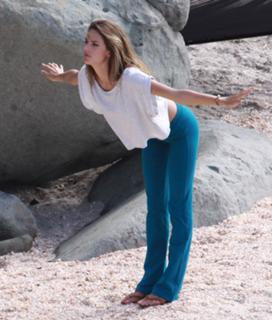 Alessandra Ambrosio feet photo thumbnail