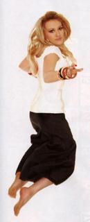 Hilary Duff feet photo thumbnail