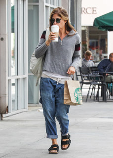 Selma Blair feet photo thumbnail