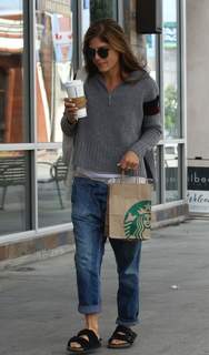Selma Blair feet photo thumbnail
