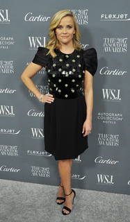 Reese Witherspoon feet photo thumbnail