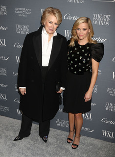 Reese Witherspoon feet photo thumbnail