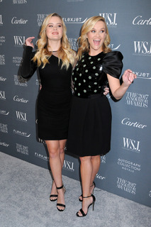 Reese Witherspoon feet photo thumbnail