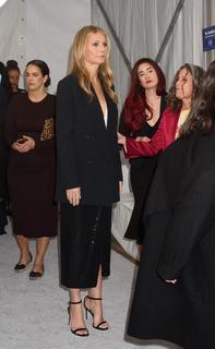 Gwyneth Paltrow feet photo thumbnail