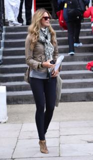 Elle Macpherson feet photo thumbnail