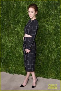 Rachel Brosnahan feet photo thumbnail