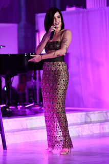 Halsey feet photo thumbnail