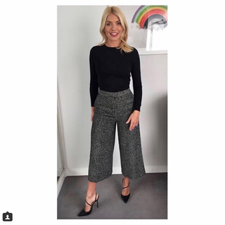 Holly Willoughby feet photo thumbnail